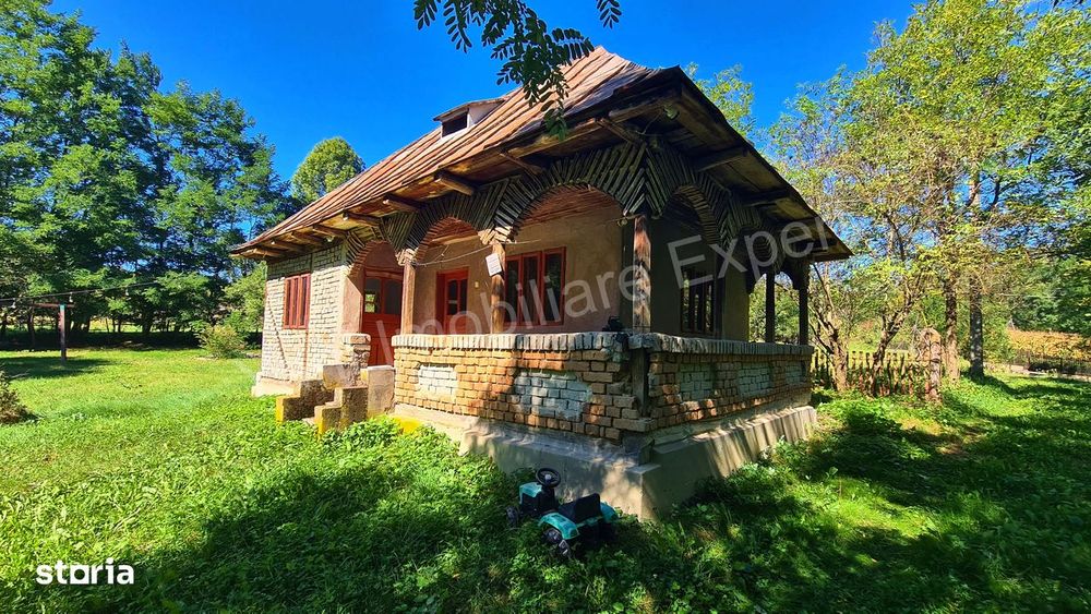 Casă de vânzare în comuna Albeștii de Argeș, județ Argeș.