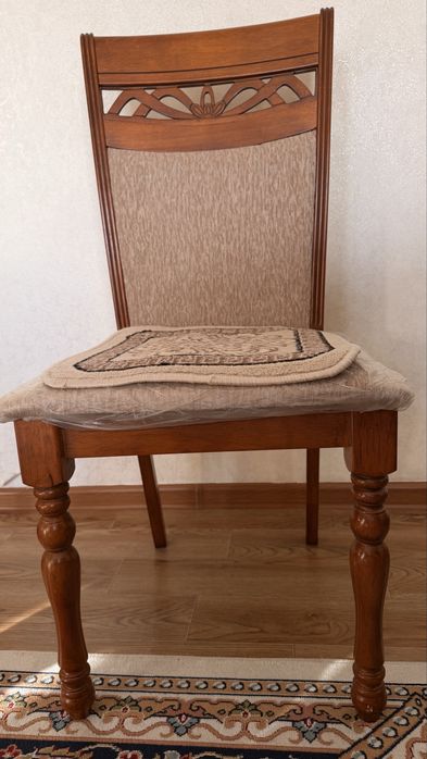 Стол 1 м х 2,40см .  Орындық 10 дана