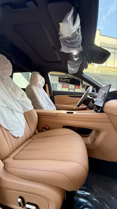 Dongfeng Aeolus L8 248km elektrda.  2000km hybrid