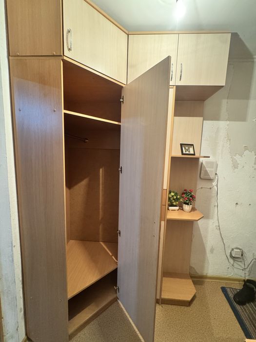 Продаю для прихожей мебель