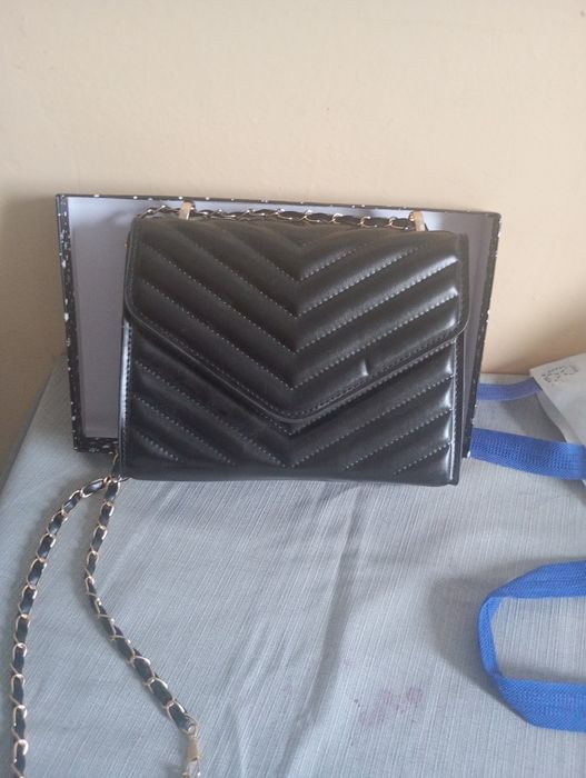 Geanta YSL cu accesorii