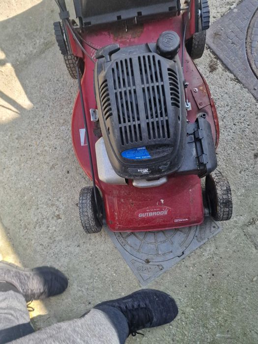 Masina de tuns gazonul pe benzina HONDA 4CP Cu tractiune si SAC