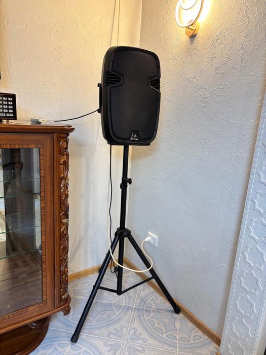 Продается караоке ast-100 , колонки Behringer PK112A