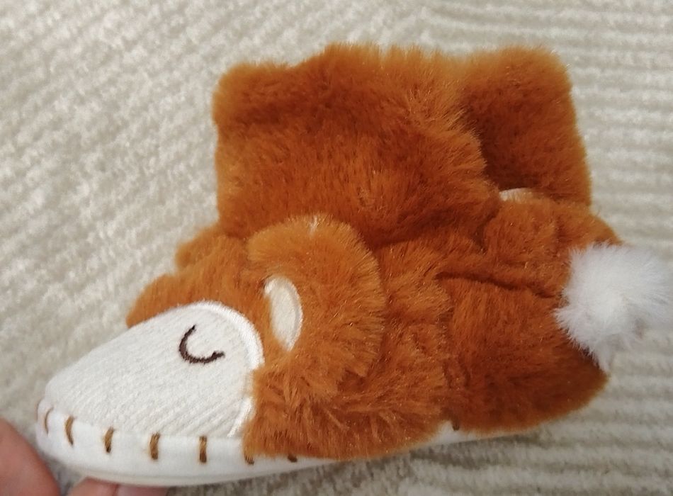 UGG Zara kids - mas 18-19 (9-12 luni)