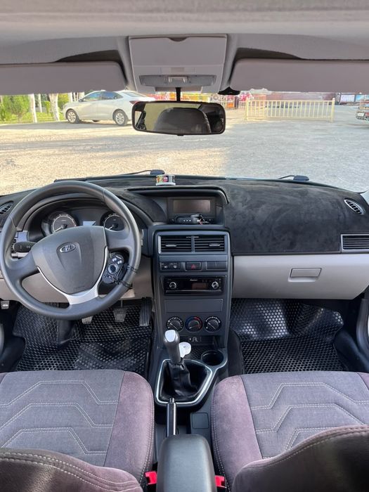 Lada Priora 217280