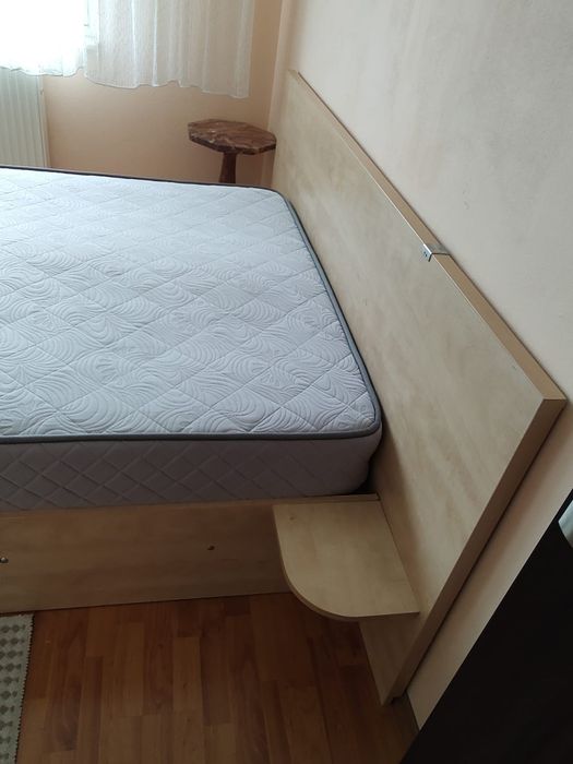 Vând pat cu spațiu depozitare și somieră