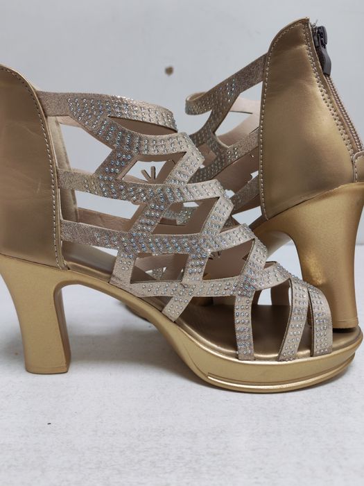 Продаю босоножки