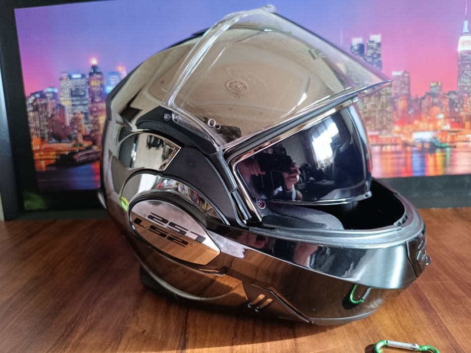 Мото шлем от бренда LS 2 VALIANT