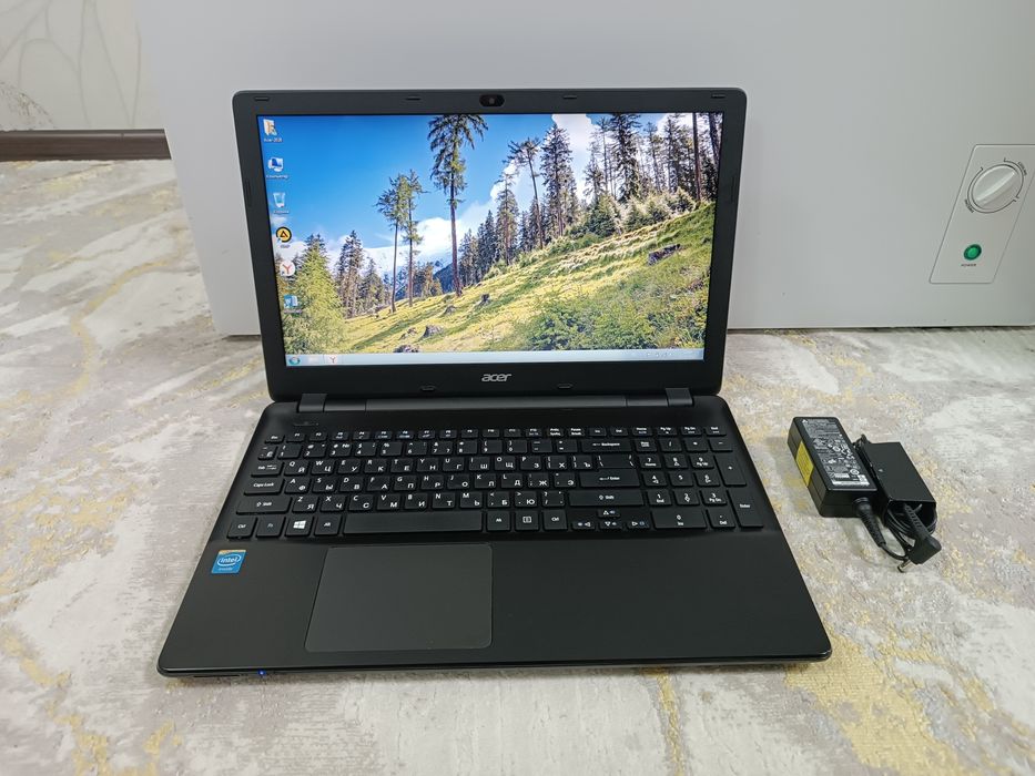 Ноутбук Acer + Сумка и зарядное устройство.