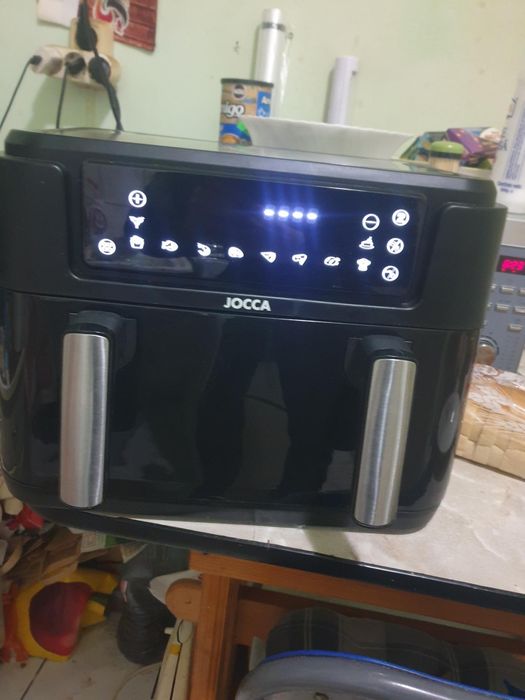 Vand air fryer nou la cutie