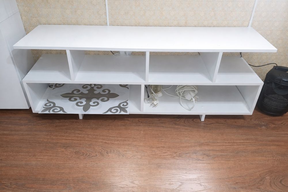 Полка под телевизор