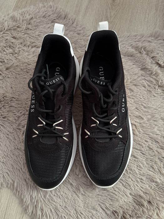 GUESS Спортно- елегантни Маратонки