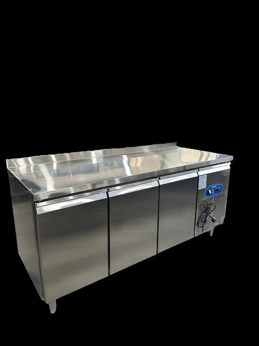 Витрины холодильников