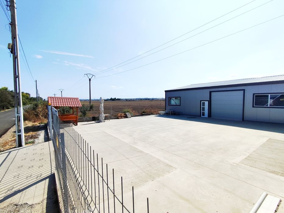 Hală închiriez 700m2, din care  300m2 hală. 400m2 curte.apă, birou, to