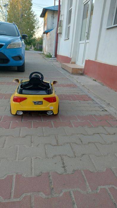 Vând mașinuța copii