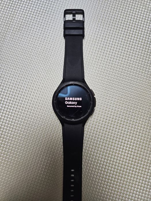 Продаются смарт часы Samsung galaxy Watch 4