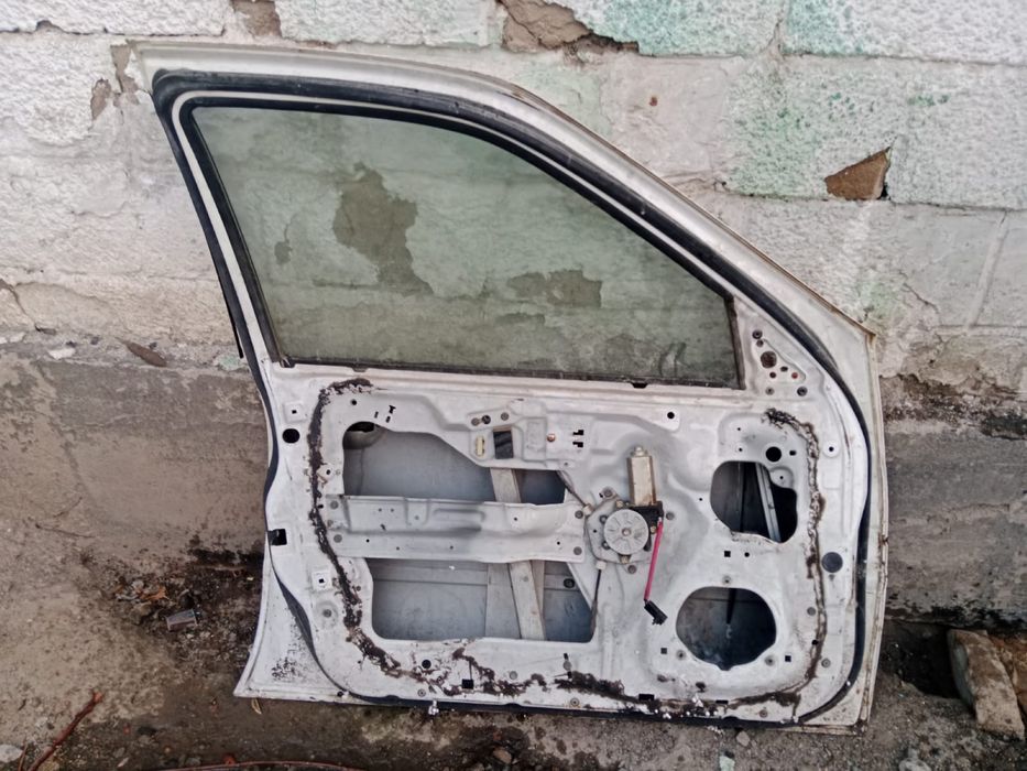 Nissan Sunny B14 двери