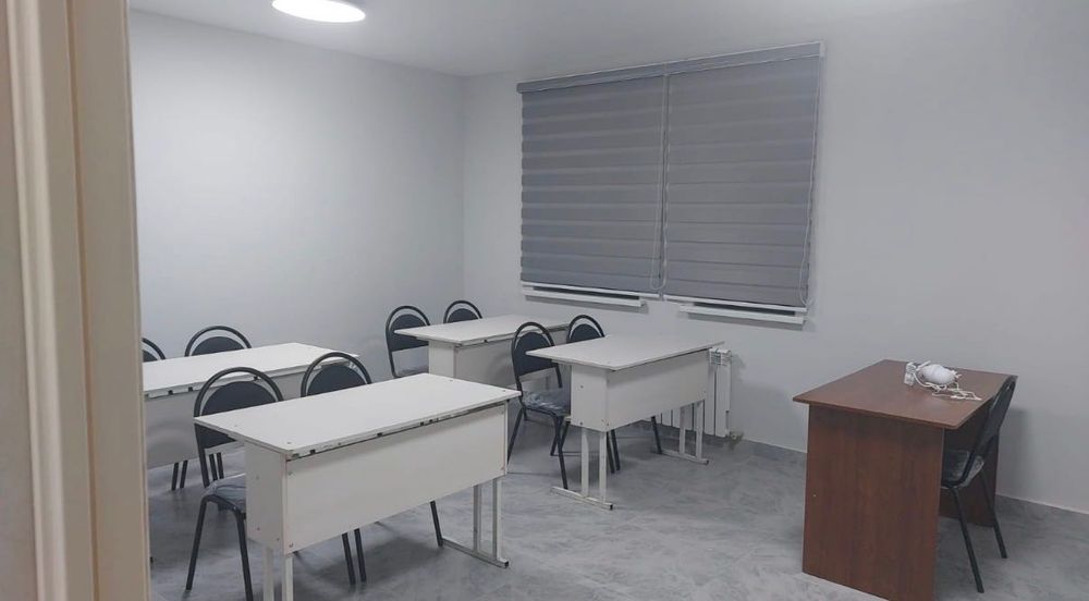 Продам стол с партами