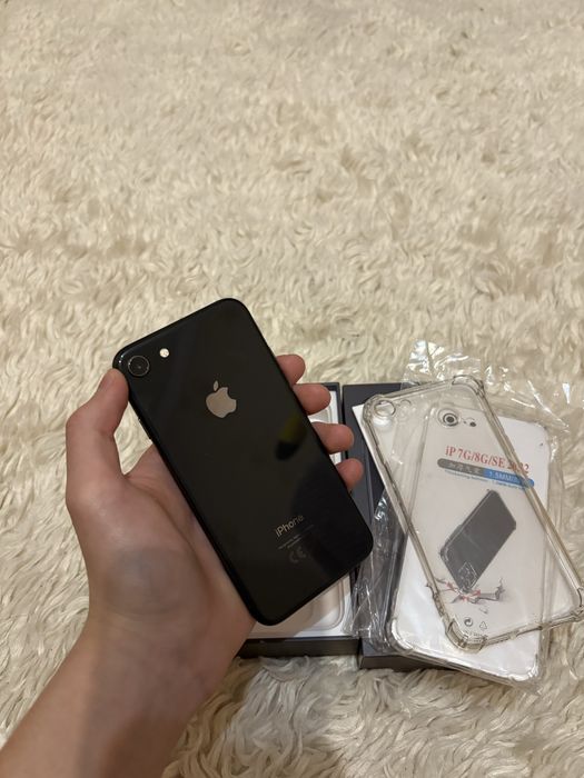 Срочно продам iPhone 8