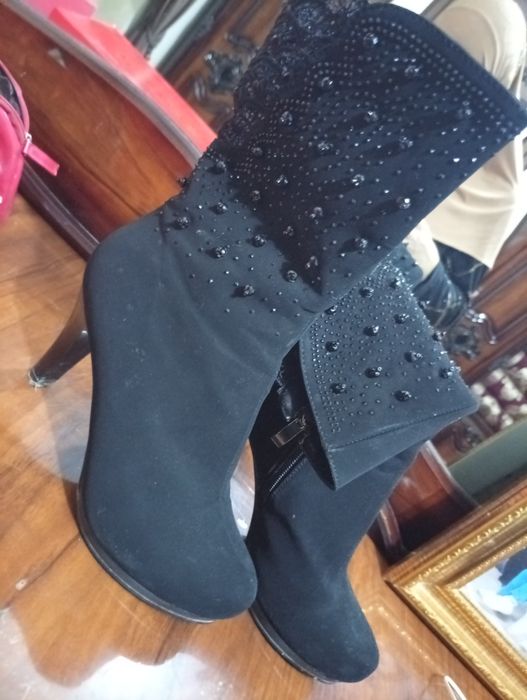 Обувлар харбири 50миндан иктаси 100 мингдан