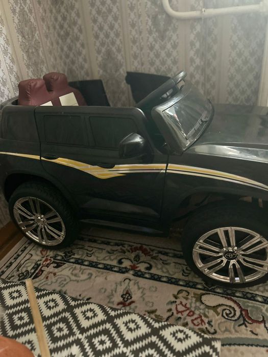 Продам детскую электромашинку