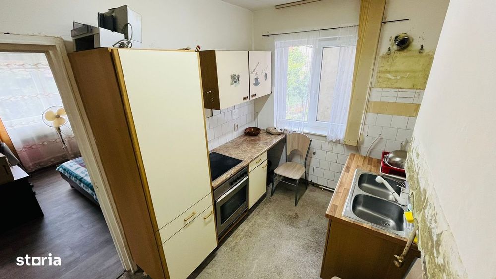 Apartament De Vanzare In Sebes, Doua Camere, Zona Centrala.