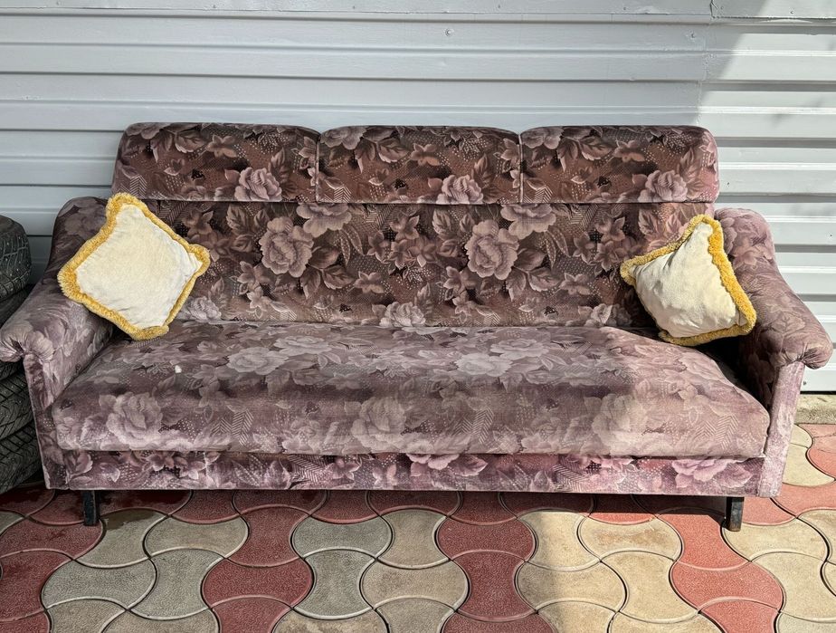 Продам диван с креслами срочно