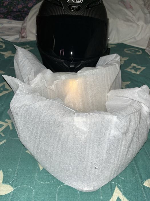 AGV shlem sotiladi