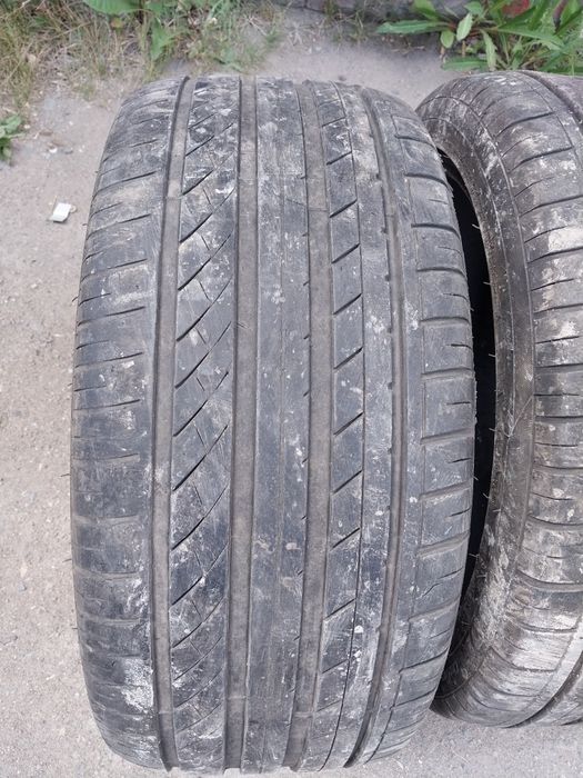 2 шины Hifly Китай 245 40 R18.