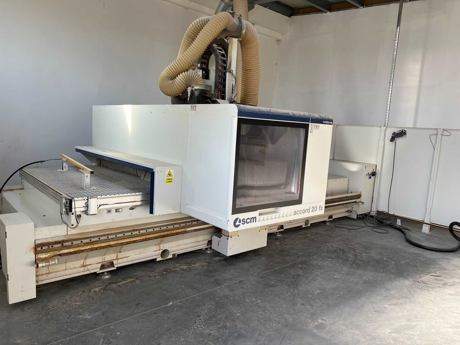 CNC lemn SCM Accord 20 FX (2014) – 4 axe, 2 pompe vacuum, stare excelentă