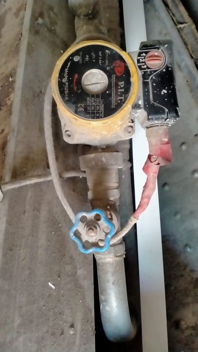 Печь железная с котлом.