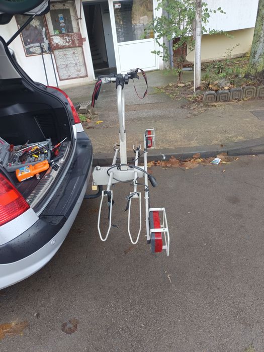 EUFAB багажник за велосипеди, монтира се на задна врата и на теглич.