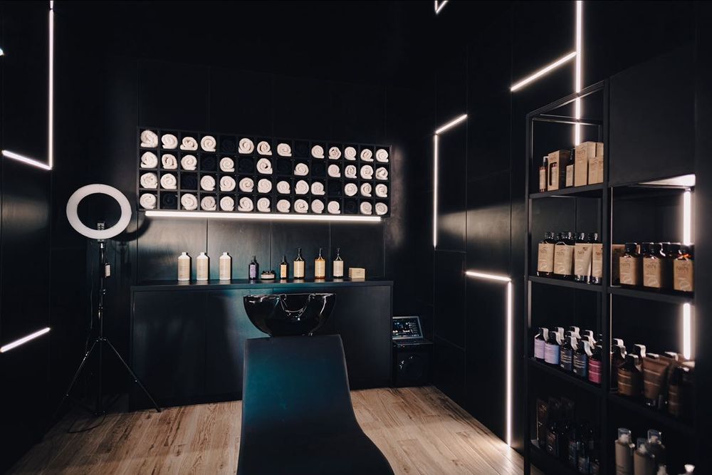 Salon de infrumusetare - spatiu/scaun de inchiriat