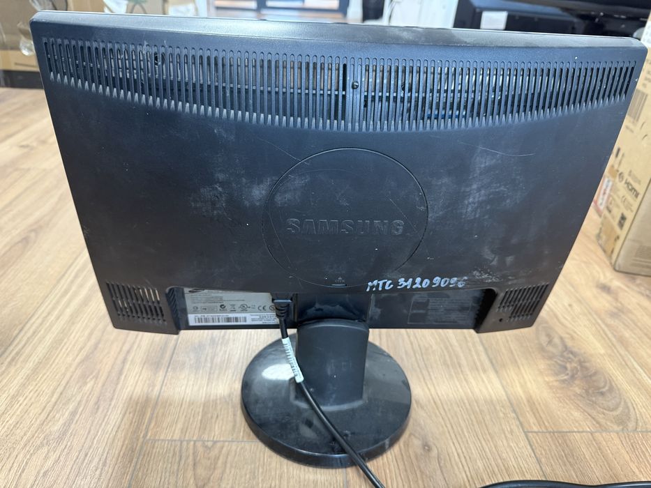 Монитор Samsung VGA