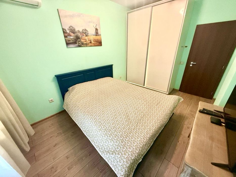 Тристаен апартамент с двор, в луксозен комплекс в Студенски Град