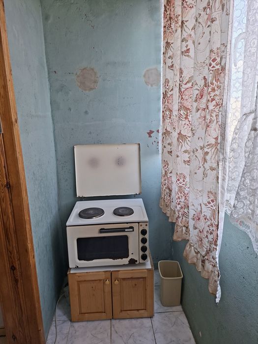 Продавам двустаен до АБС в Изтока