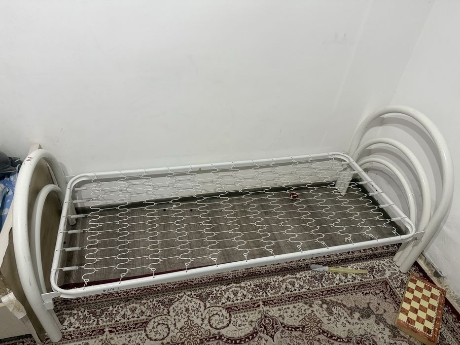 Кровати метические 4 шт