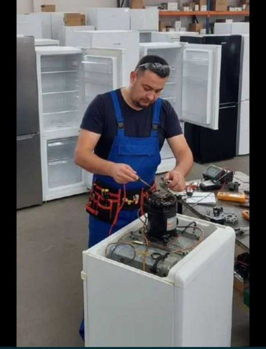 Ремонт холодильников серевисный центрзамена фреона ищу холодильшика