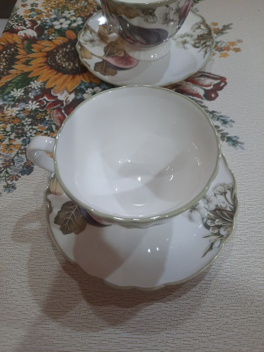 Абсолютно новый, коробочного хранения, очень красивый,  чайный сервиз