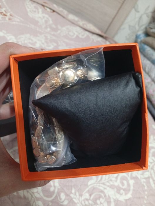 Продам большие новые часы