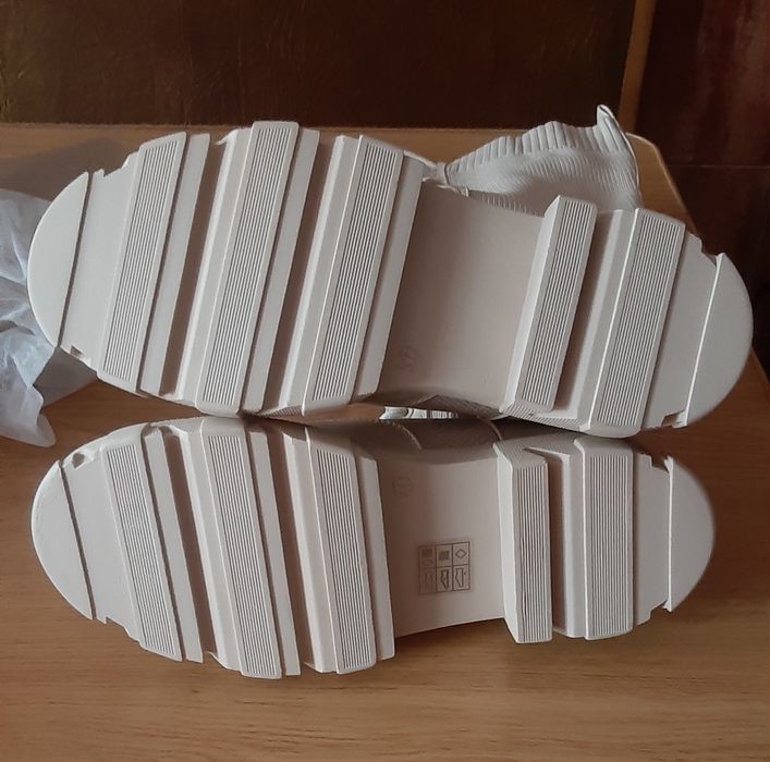 Vând ghete mărime 37