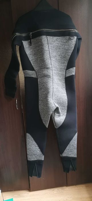 Полусух водолазен костюм