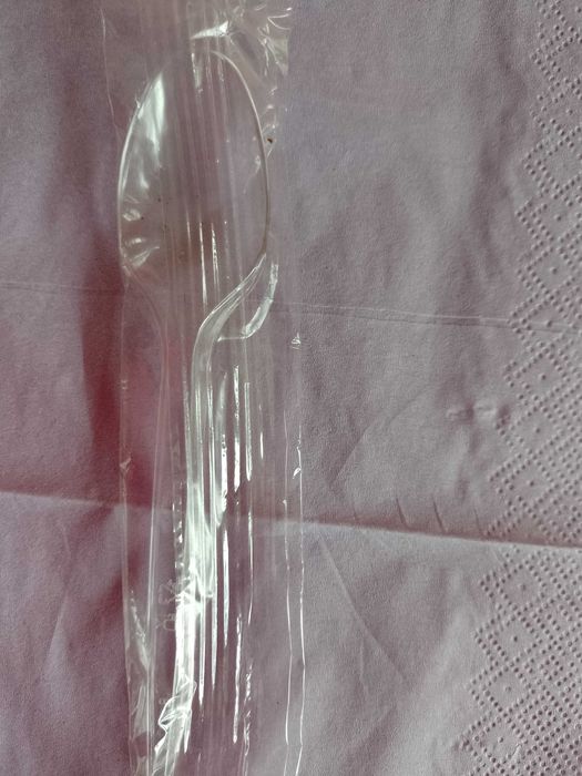 Прибори за хранене  за еднократна  употреба от пластмаса.