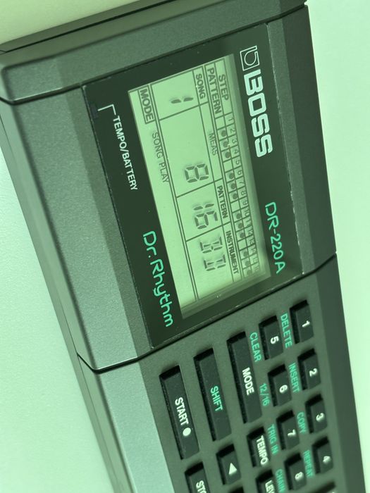 Boss DR-220A в отлично състояние