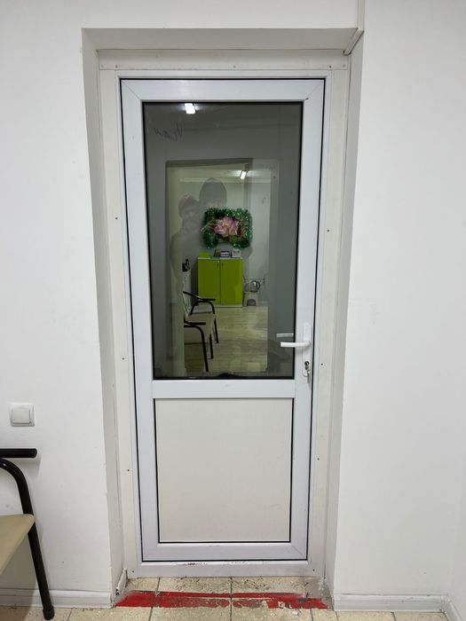 Пластиковые двери, перегородки