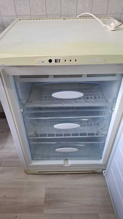 Продам Морозильник б/у