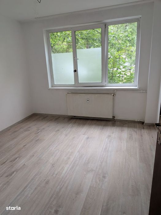 Apartament de închiriat 250 euro /luna