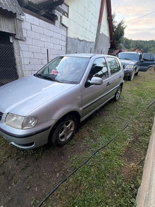 Mașina polo anul 2000