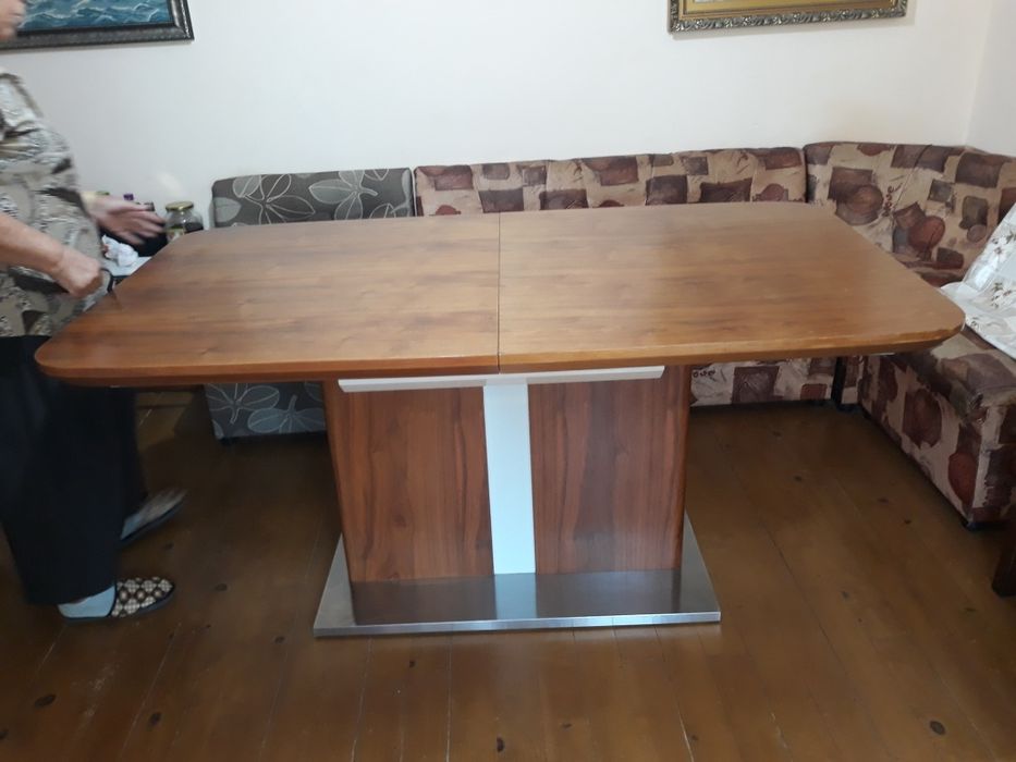 Голяма трапезна маса