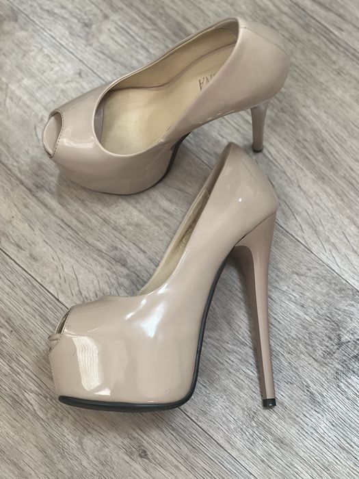 Продам туфли на высоком каблуке!